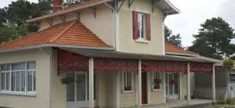 Is chambres d'hotes du chateau guges located near the city centre? Privatzimmer Medoc Atlantique