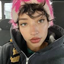 Haley Harvey🦋 (@haleyxharvey)