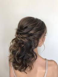 Ideal for either everyday wear or more if you're in the market for prom hairstyles, then be sure to consider a style with lots of volume and gather your locks into a half up half down hairstyle when transforming your normally straight. Halb Nach Oben Halb Unten Frisuren Fur Kurze Haare Weddinghairstyleshalfupha Wedding Hairstyles For Medium Hair Curly Prom Hair Prom Hairstyles For Short Hair
