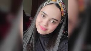 Un hombre presenta cargos de pornografía infantil despues de haber sido  arrestado por tener armas de fuego en una escuela