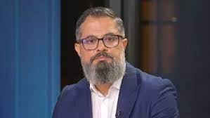 Daniel Vasile's Instagram, Twitter & Facebook