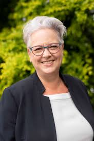 Penny Sharpe's Instagram, Twitter & Facebook