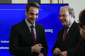 Born 4 march 1968) is a greek politician and the prime minister of greece since 8 july 2019. Me Baria Atzenta Ayrio Sto Ypoyrgeio Ergasias O Mhtsotakhs Ti 8a Syzhth8ei Hmerhsia