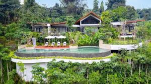Jika minggu ini kamu ada agenda ke bogor, tidak ada salahnya melirik alternatif penginapan murah di bogor di bawah ini. Resor Mewah Yang Diapit Dua Gunung Di Ujung Jakarta