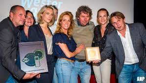 Optreden sywert van lienden op llowgenda 2012 georganiseerd door bkb. Transport Online Juf Ank Uit Luizenmoeder Wint Gouden Kalf