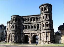 Im rahmen der bundesgartenschau in trier wurde er von der stadt luxemburg geschenkt, weswegen er nun turm luxemburg genannt wird. Tagesausflug Nach Trier Tipps Und Sehenswurdigkeiten In Der Moselstadt Kolner Stadt Anzeiger