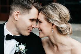 Hi ladies! I am now booking for 2018 and am offering my first giveaway!  Here's how you can enter to win a FREE Hair Styling for your next night out  or big