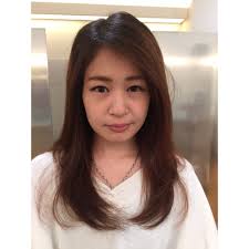 内巻きに仕上げるロングレイヤーカット Yoshヨッシュのヘアスタイル
