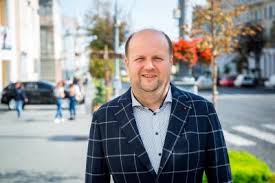 Contact новини вінниці on messenger. Novini Vinnici Avtor Hita Oleni Viktor Bronyuk Jde U Deputati Meriyi Sho Vidomo Unian