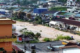 As introduction, the first tragic landslides tragedy happened in hulu klang area are the highland tower landslide. Landslide At Cameron Highlands 2014 Faraminnie
