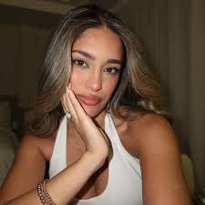 Alma Mora (@almamorav) • Instagram photos and videos