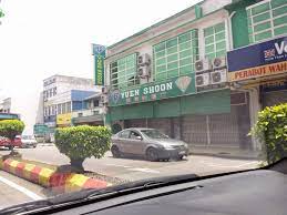 Yuen shoon, cheah pon hing, poh kong, lee wah, chan kwong dan 2 or 3 kedai lagi hani lupa namanya tapi dont worry kedai tu tak jauh antara satu sama lain. Life Is Beautiful Kedai2 Emas Di Kuala Pilah