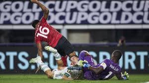Chucky lozano sería baja de selección mexicana tras accidente el choque que sufrió chucky lozano al minuto 10 del partido, lo dejarían borrado de la copa oro, pues la herida tardaría en sanar. T Yjfpk4i5sfum