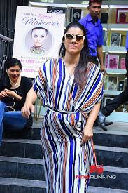 Kajol Snapped With Her Daughter Post Salon Session In Bandra Daughter Bollywood Actress Actresses Since 2005 juice salon has established itself as leader in the beauty world, providing a sleek and chic environment for its loyal customers and delivering them delightful experiences and luscious looks with. kajol snapped with her daughter post