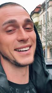 Лови Момент Поки Чай Не Охолов Скачати