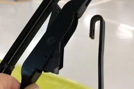 Periksa kipas pendingin condenser harus berputar, kemudian periksa sign glass kondisi tidak boleh terdapat buih udara. Begini Cara Lepas Dan Pasang Wiper Mobil