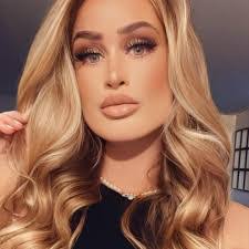 Eloise Barrett's Instagram, Twitter & Facebook