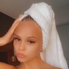 Audrey Howell (@audreybreanna)