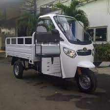 Keberadaan sepeda motor roda tiga merupakan kelengkapan yang sangat membantu, terutama bagi pemilik usaha kecil dan menengah. Kaisar Motor Jember Didikkaisar Twitter