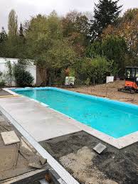 Pool Mit Keramikumrandung Nel 2020 Piastrelle Pavimenti Ceramica