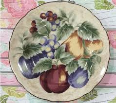 Kerajinan berbasis media campuran merupakan salah satu jenis kerajinan yang mempunyai tujuan untuk mengubah bentuk dari suatu benda dengan mencampurkan dua bahan baku, dominan dan tambahan. Prinsip Kerajinan Berbasis Media Campuran Mikirbae Com