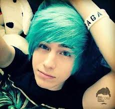 Biasa tampil dengan rambut panjang, 6 artis potong pendek ini bikin pangling. Model Gaya Rambut Emo Pria Dan Wanita Terbaru 2021