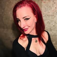 Marisa Bloom's Instagram, Twitter & Facebook