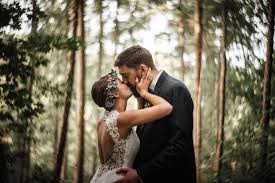 Maike Mathias Waldhochzeit In Nrw Hochzeit Wald Hochzeitsfotograf Hochzeit