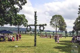 Sommeranfang, sommersonnenwende in schweden 2021, 2022, 2023. Mittsommer 2021 5 Tipps Fur Dein Mittsommerfest Zu Hause Skandinavien Blog