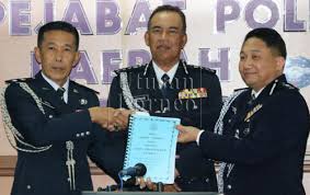 Today giuseppe carta is an internationally renowned painter and sculptor. Anak Kampung Gersik Dilantik Ketua Polis Daerah Kuching Utusan Borneo Online