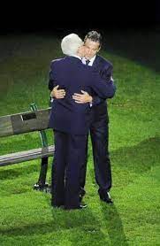 Giampiero boniperti, simbolo della juventus, avrebbe compiuto 93 anni il 4 luglio. L Abbraccio La Nostra Storia Boniperti Del Piero Mitici Alessandro Del Piero Calcio Juventus