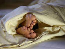 Laden sie diese kostenlose icon zu im bett liegen und entdecken sie mehr als 12m professionelle grafikressourcen auf freepik. Klinomanie Leiden Sie An Bettsucht Diese Anzeichen Sprechen Dafur Gesundheit