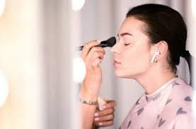 Քիմ Քարդաշյանը պլաստիկե կոշիկներ է ցուցադրել նոր հավաքածուից (տեսանյութ)