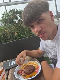 BAIE dankie vir almal se gelukwense en mooi woorde met my verjaarsdag!☺️ Ek  waardeer dit só ongelooflik baie! Ek neem die seënwense met groot  dankbaarheid saam met my in die nuwe lewensjaar.