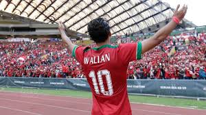Dengan kegagalannya bermain di piala afc, ezra walian dapat fokus membela psm di shopee liga 1 2020.di shopee liga 1, saya ingin mencetak gol lebih banyak. Ezra Walian Pamer Pacar Seksi Di Instagram Indonesia Bola Com