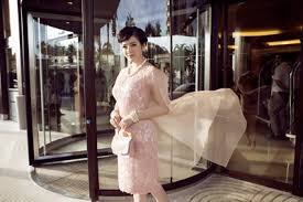 Đến nay họ vẫn giữ mối quan hệ thân thiết dù ít có dịp gặp nhau. Rut Lui Khá»i Showbiz Ly Nha Ká»³ Ä'ang Lam Äƒn Ra Sao