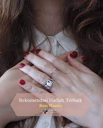 Pilih mana yang anda rasa sesuai dan boleh terus dapatkan senarai hadiah untuk perempuan disini. 22 Inspirasi Hadiah Buat Wanita Life Parenting Travel Journal Mommy Blogger