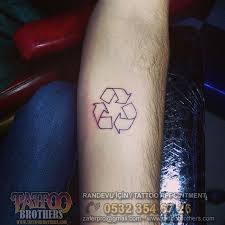 See more ideas about sleeve tattoos, tattoos, body art tattoos. Geri Donusum Dovmesi Recycle Tattoo Tattoo Brothers Moda Randevu Icin Gsm Whatsapp 0532 354 67 26 Tattoos Geometric Tattoo Wings Tattoo