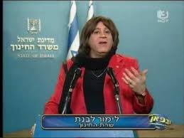 כך אמרה הבוקר השרה לשעבר לימור לבנת בוועידת המשפט של לשכת עוהד • לדבריה, מערכת המשפט שלנו עשתה דברים נפלאים, אבל גם הרוויחה ביושר את הביקורת עליה • השופטת בדימוס מרים נאור: ××œ×™ ×™×¦×¤××Ÿ ×œ×™×ž×•×¨ ×œ×'× ×ª Youtube