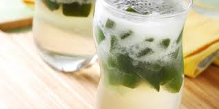 Tambahkan 1 liter air matang, terus remas daun cincau hingga sarinya keluar dan air mengental. 6 Cara Membuat Cincau Hijau Kenyal Mudah Dibuat Di Rumah Halaman All Kompas Com