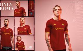 Verrà usata già all'esordio stagionale col trabzonspor | foto. As Roma 2021 22 New Balance Home Kit Football Fashion