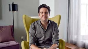 Bastian pastewka is a german actor and comedian. Pastewka Nach Der Zehnten Staffel Der Sitcom Mit Bastian Pastewka Ist Schluss Film Tv Serien