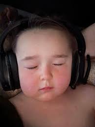 HAS ANY ONE ELSE NOT BEEN ABLE TO SLEEP SINCE THE FULL MOON ITS LIKE IM IN  OVER DRIVE MIND JUST ON 1000