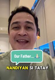 Son Bows to Thank Her Father After Gaokao