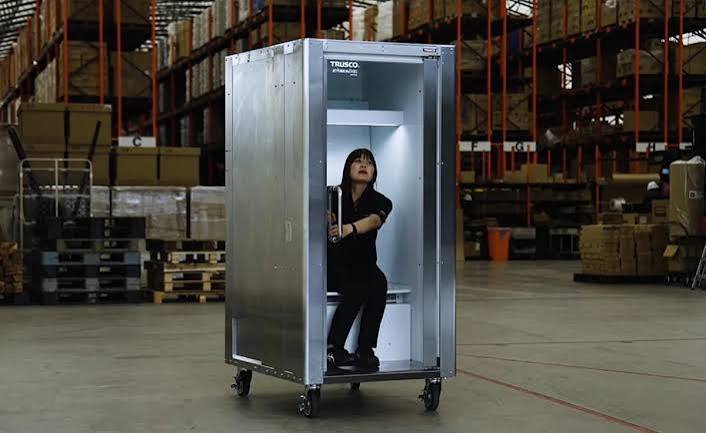 Japan Built a Human Refrigerator – And It Looks Exactly Like a Vending Machine