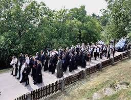 O viata normala, fara farafastacuri mondene. Jale In MaramureÈ La Inmormantarea Lui Dumitru FÄrcaÈ Foto Èi Video Emaramures