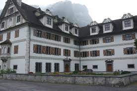 Freulerpalast is situated in näfels, close to museum des landes glarus. Hof Bild Von Museum Des Landes Glarus Freulerpalast Nafels Tripadvisor