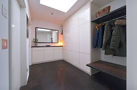 Garderobe Flur Modern In Weiss Lack Und Rauchereiche Ohne Griffe Einbauschrank Einbauschrank Garderobe Garderobe