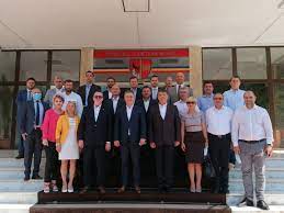 Consiliu județean (cj) este autoritatea administrației publice locale din românia, constituită la nivel județean, pentru coordonarea activității consiliilor comunale și orășenești, în vederea realizării serviciilor publice de interes județean. PreÈ™edintele Pnl NeamÈ› Mugur Cozmanciuc È™i A Depus Candidatura Pentru PreÈ™edinÈ›ia Consiliului JudeÈ›ean News Allert
