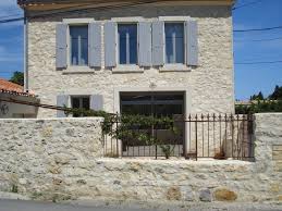 Isabelle fleuriste et décoratrice aux multiples facettes. Le Puits Des Mules Roquefort Des Corbieres